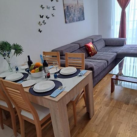 Mariposa, Apartment With Balcony, Private Parking In The Garage, Near The Biggest Shopping Center Mall Of Split Eksteriør billede