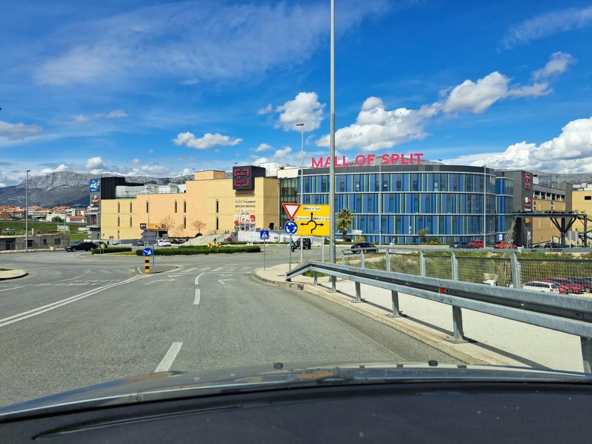Mariposa, Apartment With Balcony, Private Parking In The Garage, Near The Biggest Shopping Center Mall Of Split Eksteriør billede